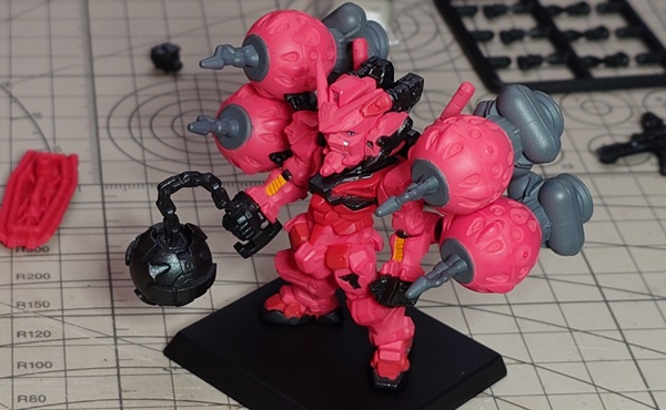 ガンダムハンマーを持たせた写真