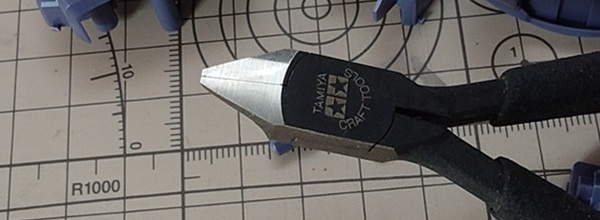 精度の高い両刃ニッパーの刃先の写真
